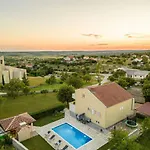 Basil Zadarvillas