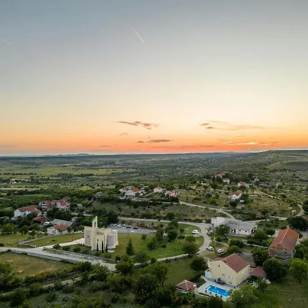 Basil Zadarvillas *