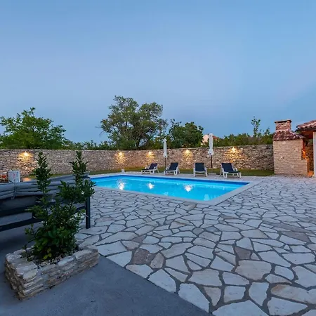 Basil Zadarvillas *