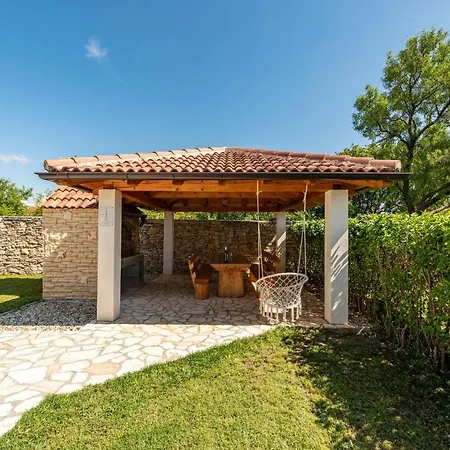 Basil Zadarvillas فيلة بنكوفاتش