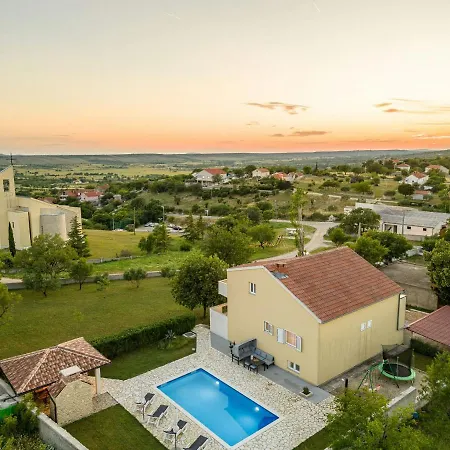 Basil Zadarvillas