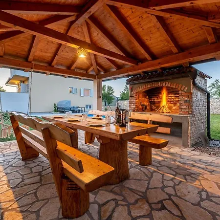 Basil Zadarvillas بنكوفاتش