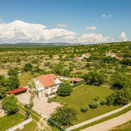 Basil Zadarvillas *