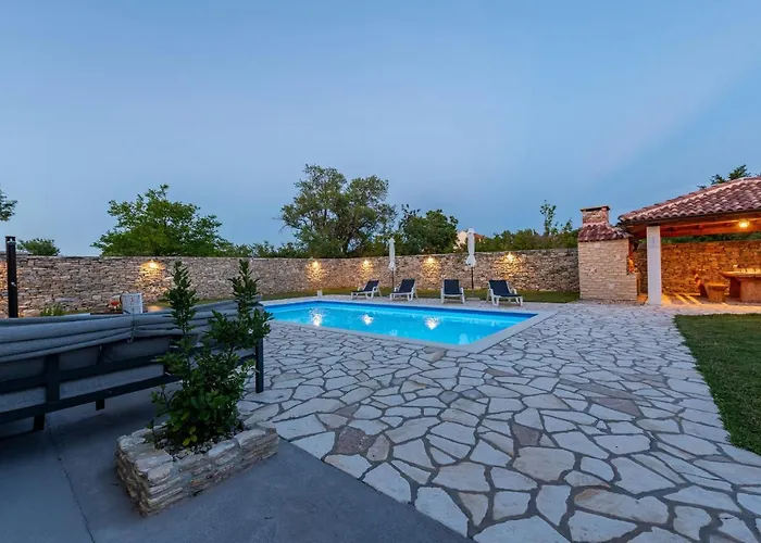 Basil Zadarvillas *